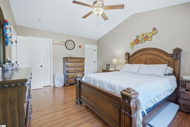 146 Gibbs Road, Wellford, SC 29385