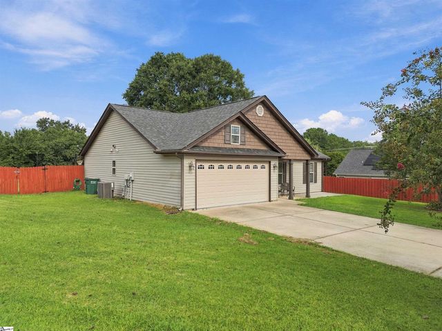 146 Gibbs Road, Wellford, SC 29385