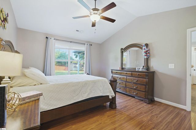 146 Gibbs Road, Wellford, SC 29385