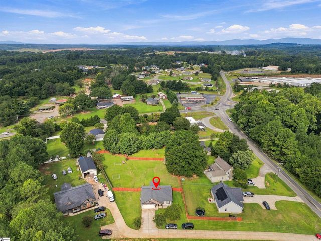 146 Gibbs Road, Wellford, SC 29385