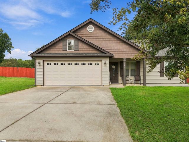 146 Gibbs Road, Wellford, SC 29385