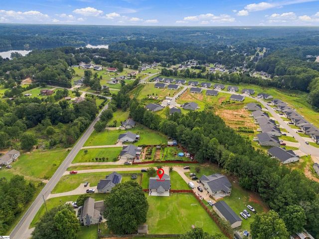 146 Gibbs Road, Wellford, SC 29385
