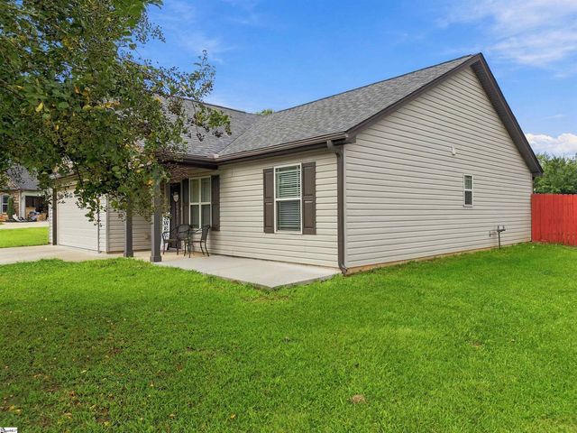 146 Gibbs Road, Wellford, SC 29385