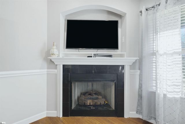 146 Gibbs Road, Wellford, SC 29385