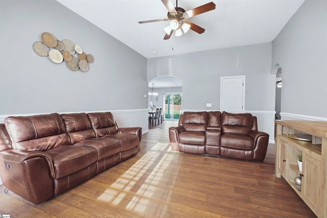 146 Gibbs Road, Wellford, SC 29385