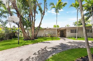 945 NE 176th St, Miami, FL 33162