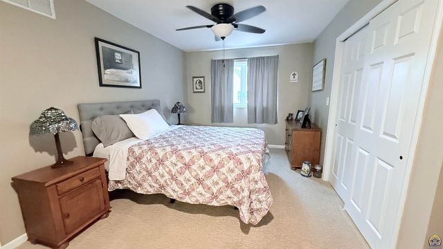 2933 SW Foxcroft 2 CT, Topeka, KS 66614