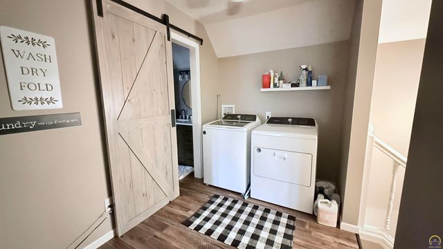 2933 SW Foxcroft 2 CT, Topeka, KS 66614