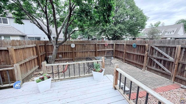 2933 SW Foxcroft 2 CT, Topeka, KS 66614