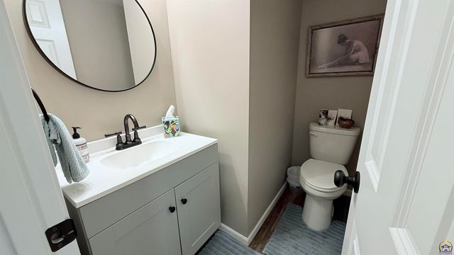 2933 SW Foxcroft 2 CT, Topeka, KS 66614