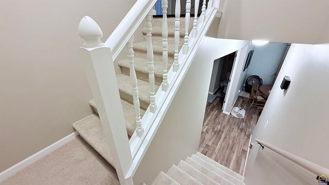 2933 SW Foxcroft 2 CT, Topeka, KS 66614