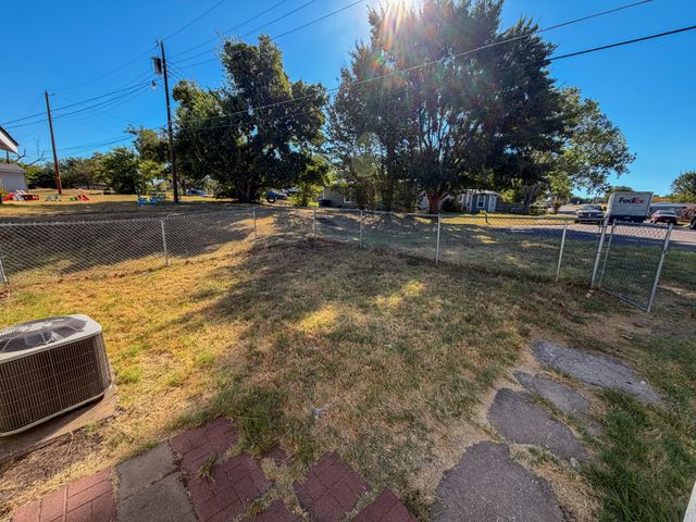 67 Mundt Street, Denison, TX 75020