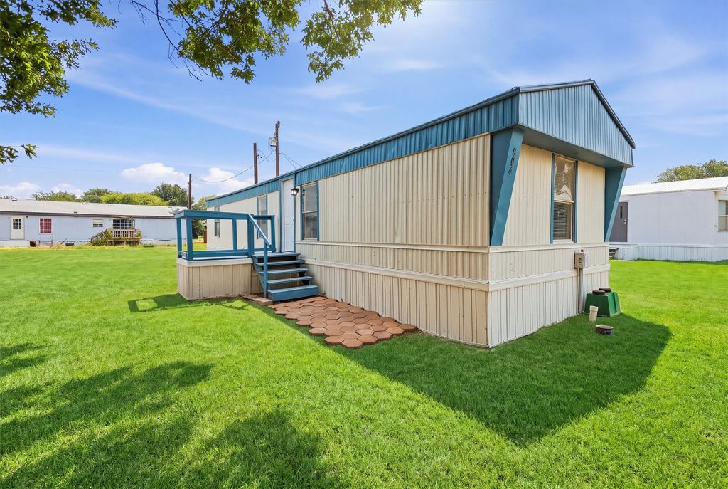 904- B Flamingo Road, Granbury, TX 76049 — exterior