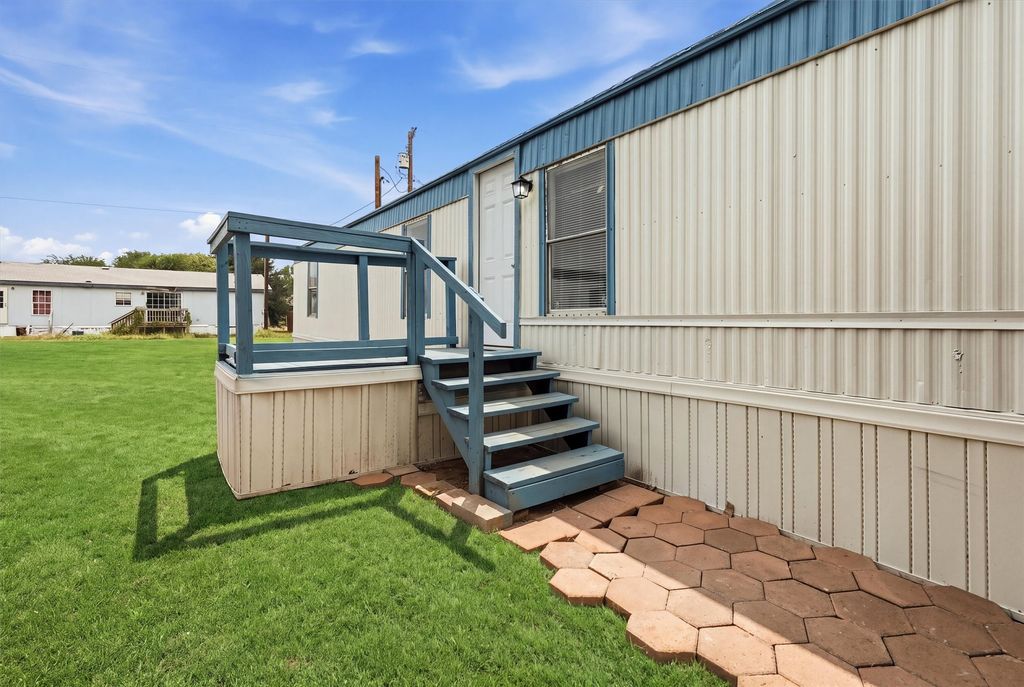 904- B Flamingo Road, Granbury, TX 76049 — photo 4