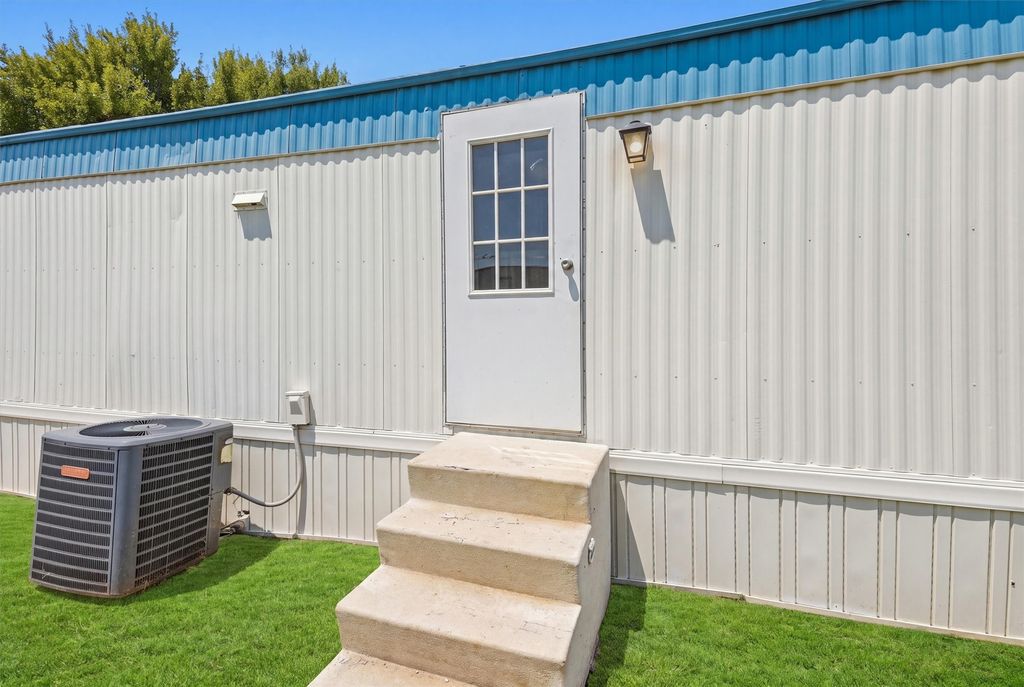 904- B Flamingo Road, Granbury, TX 76049 — photo 5