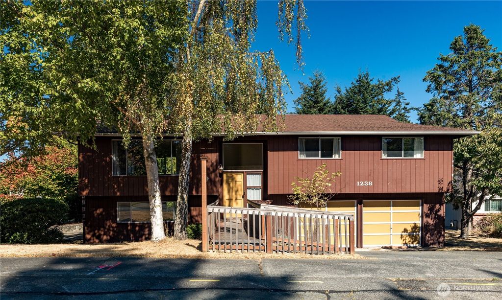 1238 SW Lopez Drive, Oak Harbor, WA 98277