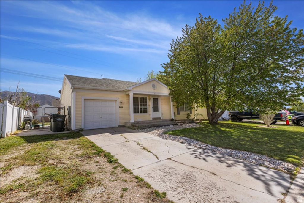Image 3 of property listing at 869 W 880 S, Tooele, UT 84074