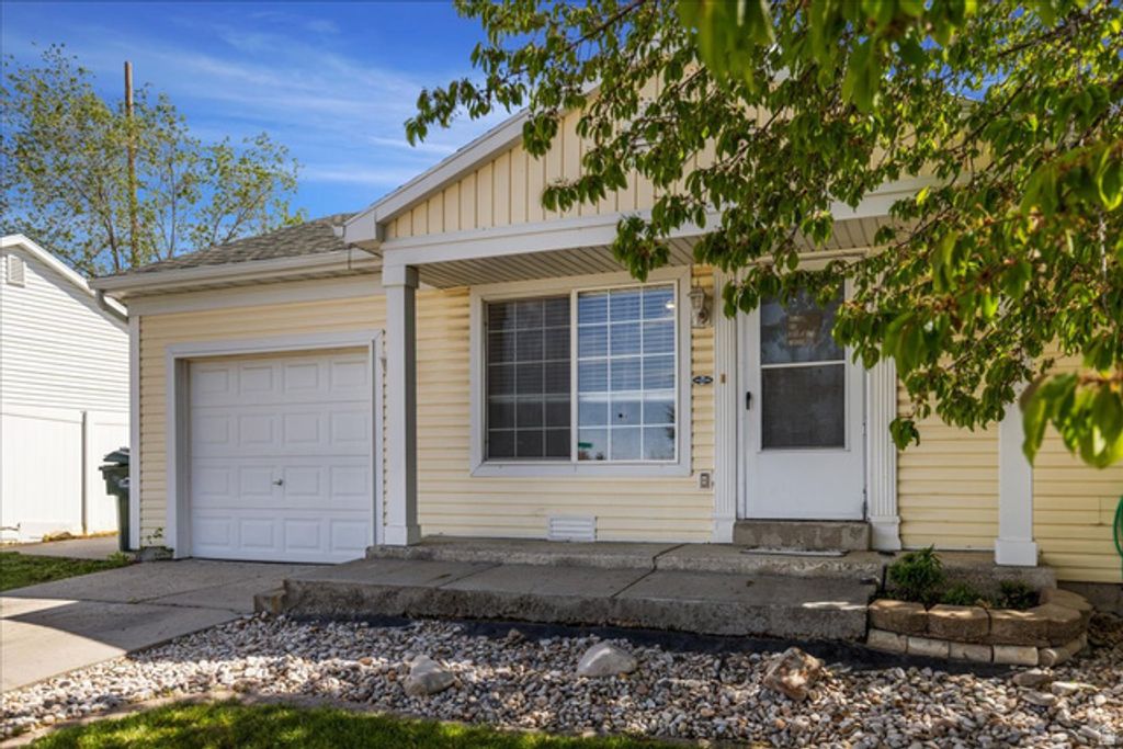 Image 5 of property listing at 869 W 880 S, Tooele, UT 84074