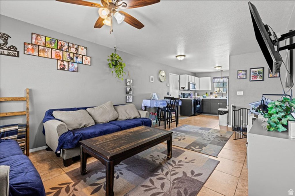 Image 6 of property listing at 869 W 880 S, Tooele, UT 84074