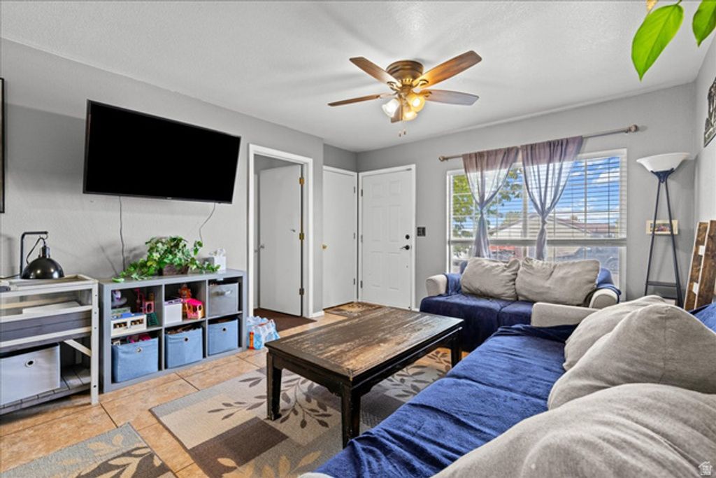 Image 8 of property listing at 869 W 880 S, Tooele, UT 84074