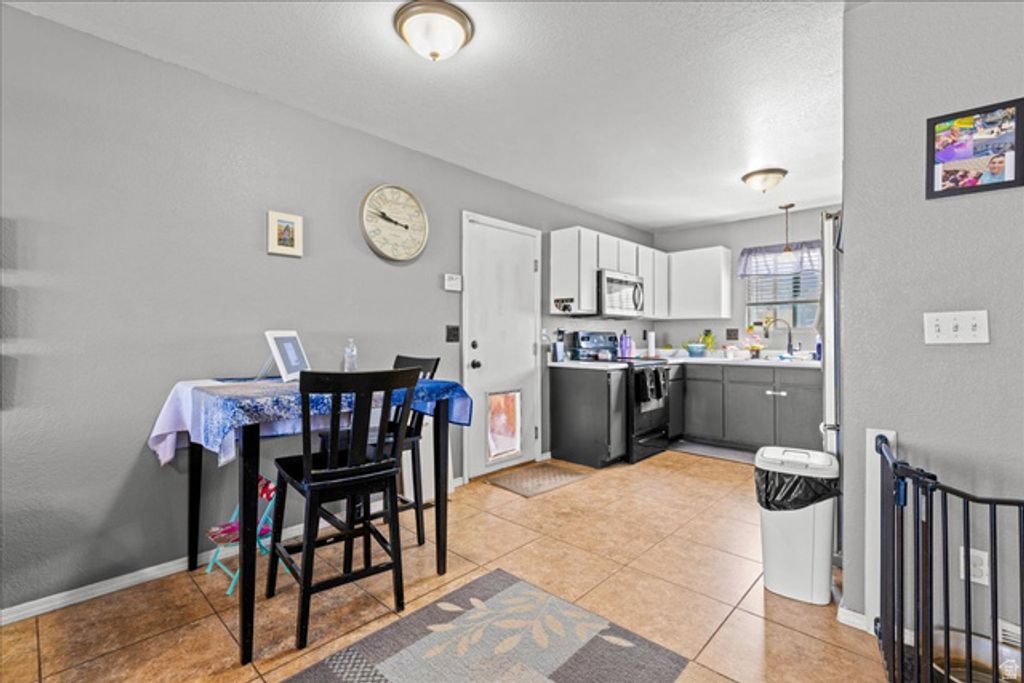 Image 9 of property listing at 869 W 880 S, Tooele, UT 84074