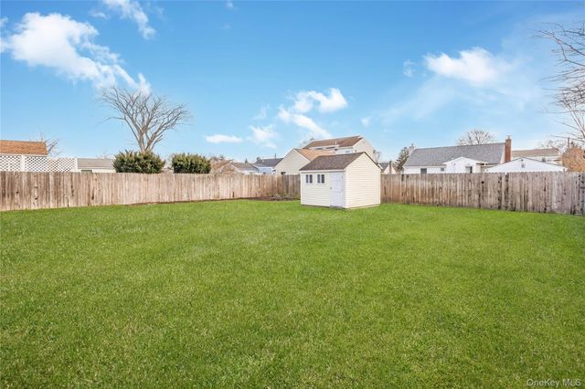 83 Kane Place, North Babylon, NY 11703