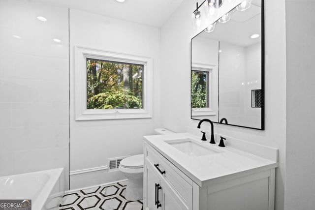 1092 Norwich Circle NE, Atlanta, GA 30324