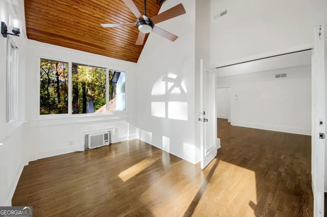 1092 Norwich Circle NE, Atlanta, GA 30324