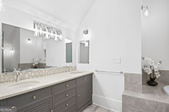 1092 Norwich Circle NE, Atlanta, GA 30324