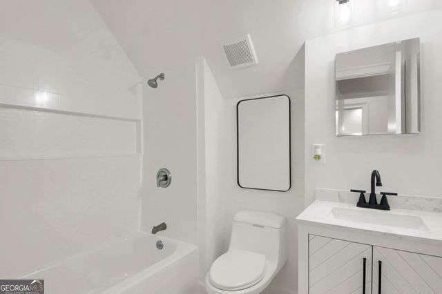 1092 Norwich Circle NE, Atlanta, GA 30324