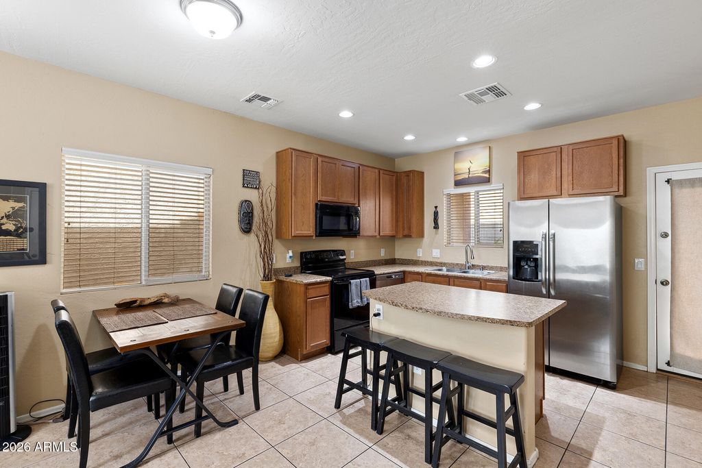 319 S TRAVIS --, Mesa, AZ 85208 — photo 2