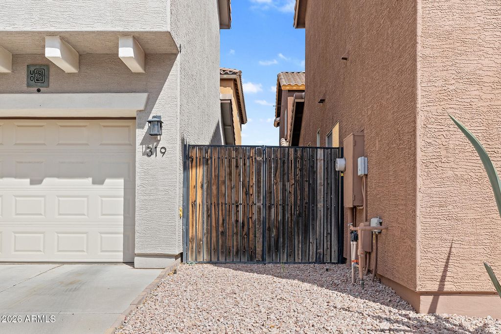 319 S TRAVIS --, Mesa, AZ 85208 — photo 5