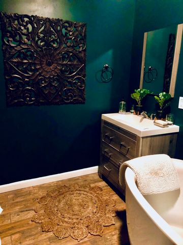 2170 Wildlife Road, Hartford, VT 05001