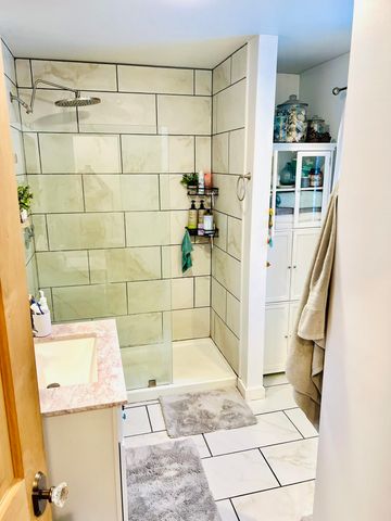 2170 Wildlife Road, Hartford, VT 05001