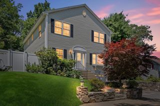 61 Upton Rd, Waltham, MA 02452