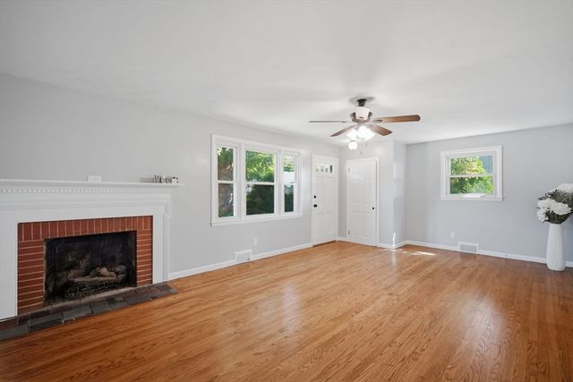218 Maple St, East Longmeadow, MA 01106
