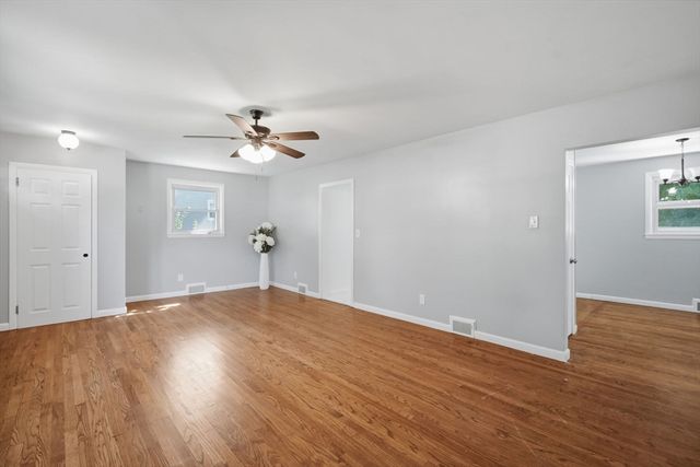 218 Maple St, East Longmeadow, MA 01106