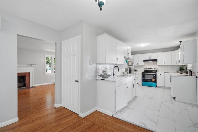 218 Maple St, East Longmeadow, MA 01106