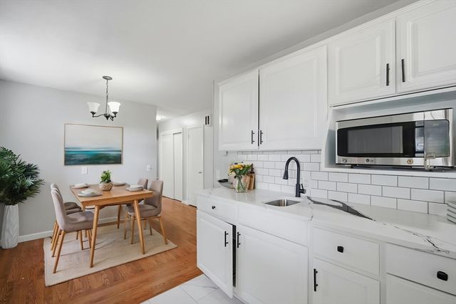 218 Maple St, East Longmeadow, MA 01106