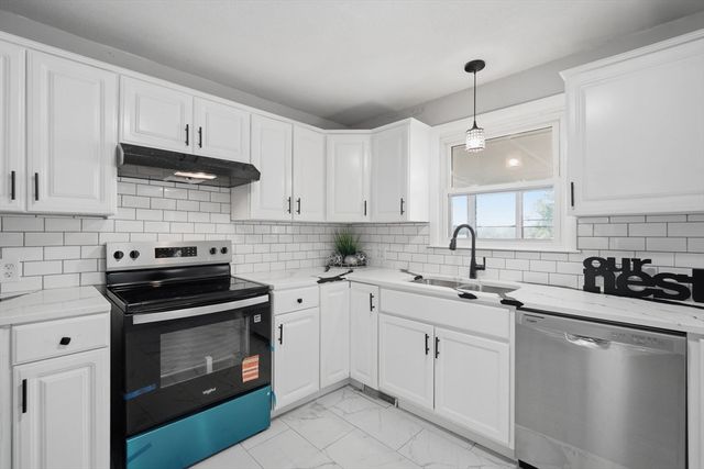 218 Maple St, East Longmeadow, MA 01106