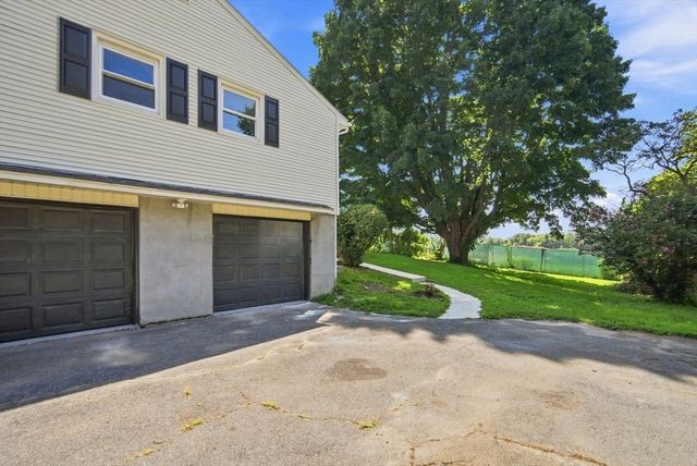 218 Maple St, East Longmeadow, MA 01106