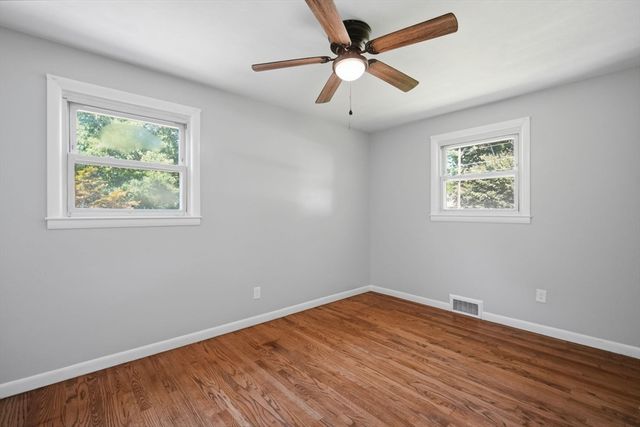 218 Maple St, East Longmeadow, MA 01106