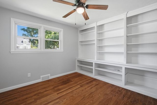 218 Maple St, East Longmeadow, MA 01106