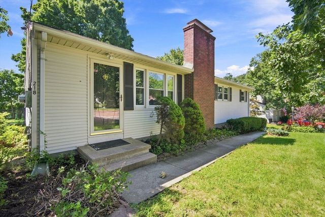 218 Maple St, East Longmeadow, MA 01106