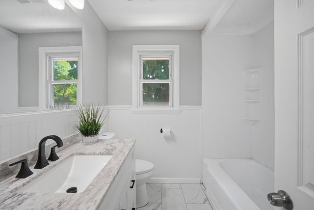 218 Maple St, East Longmeadow, MA 01106