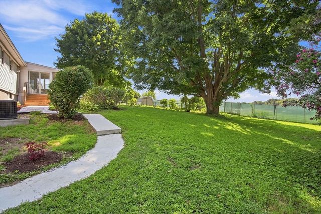 218 Maple St, East Longmeadow, MA 01106