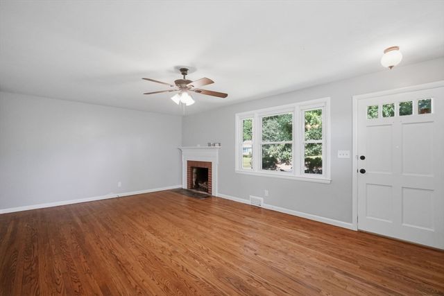 218 Maple St, East Longmeadow, MA 01106