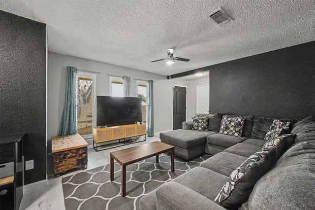 2002 Cottie Lane, Arlington, TX 76010