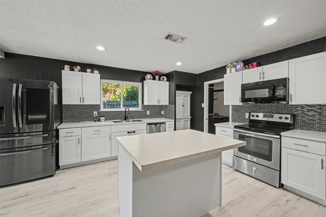 2002 Cottie Lane, Arlington, TX 76010