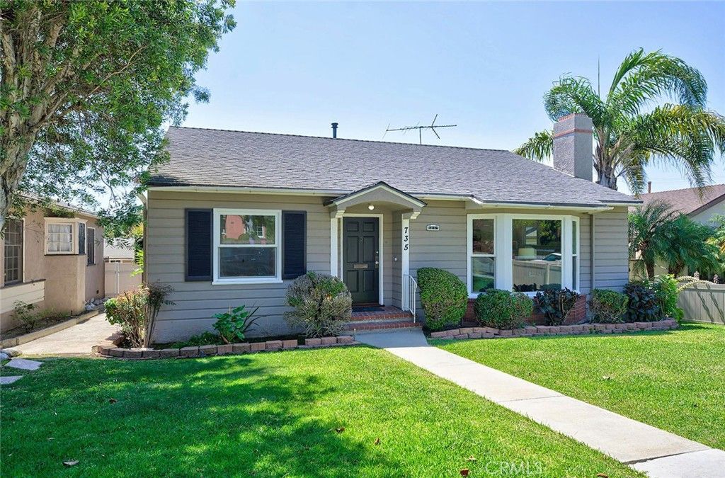 Image 1 of property listing at 735 Los Altos Avenue, Long Beach, CA 90804